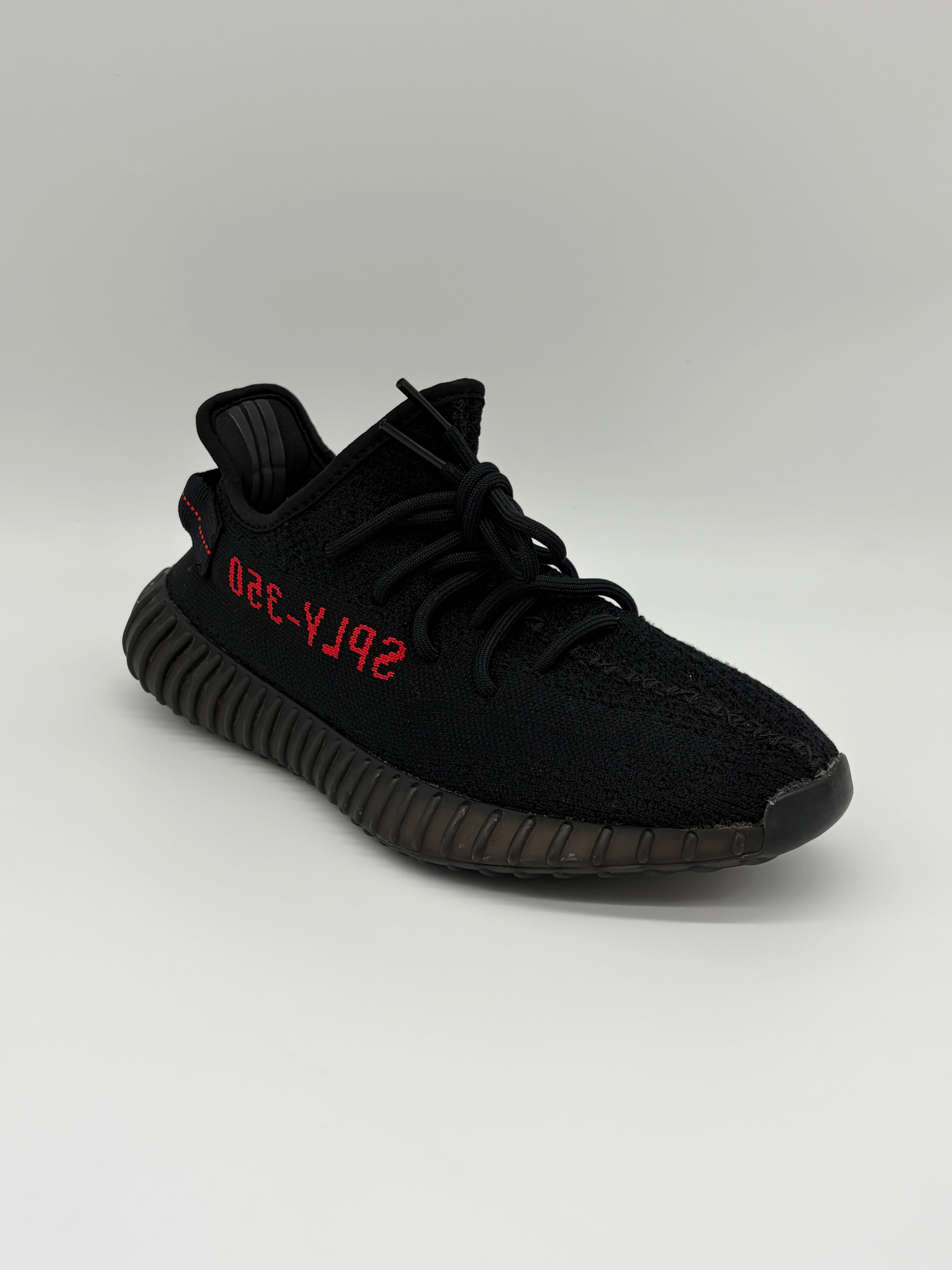 Yeezy Boost 350 v2 Bred