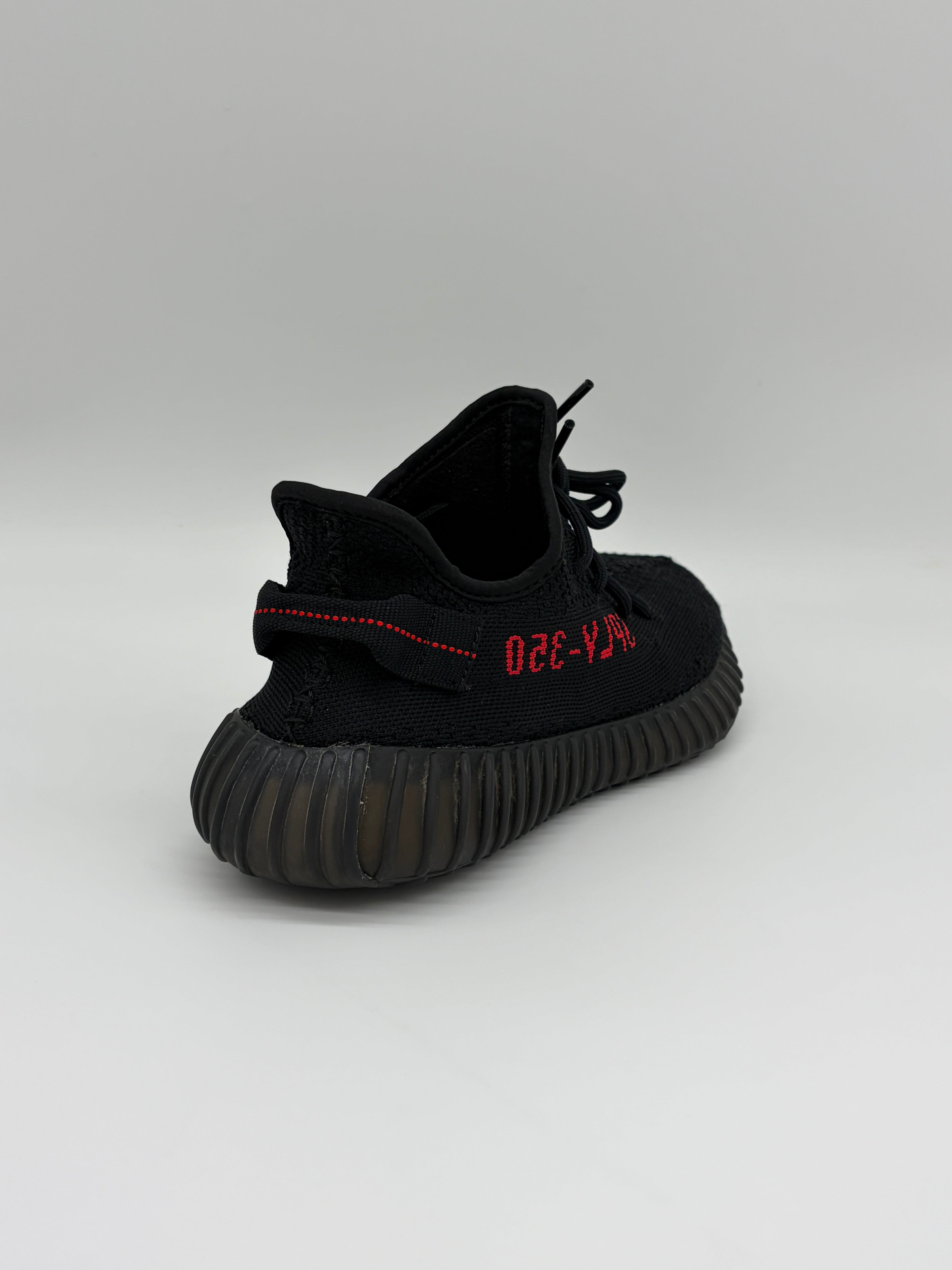 Yeezy Boost 350 v2 Bred